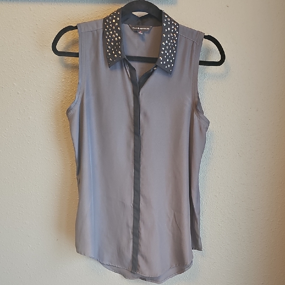 Rock & Republic Gray Sleeveless Blouse with Studded Collar